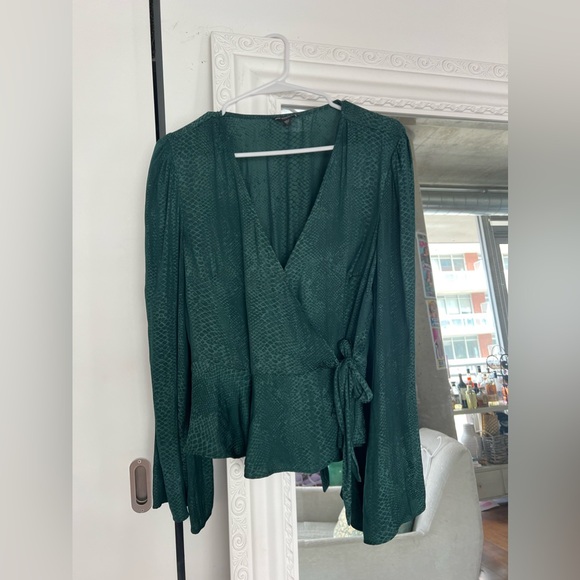 Guess Raeleana Snakeskin Surplice - Picture 4 of 8